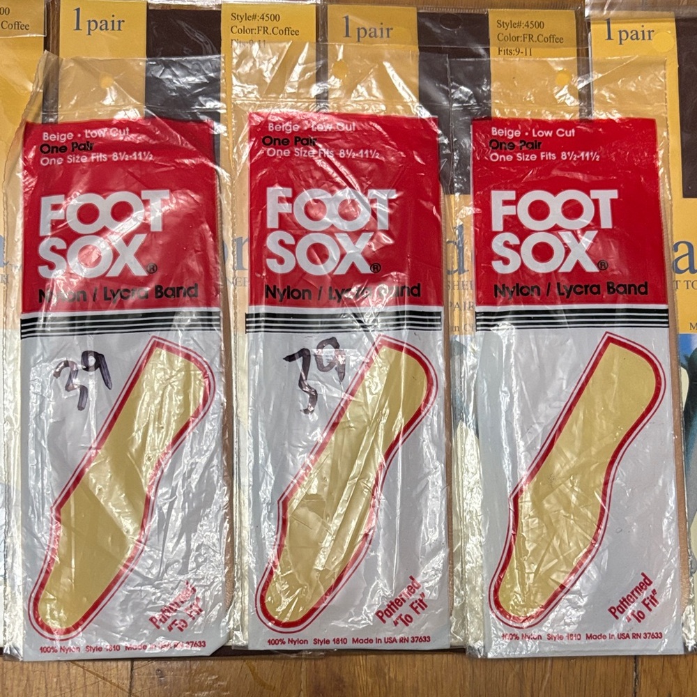Isadora and Foot Sox Hosiery Collection Set - Picture 4 of 6